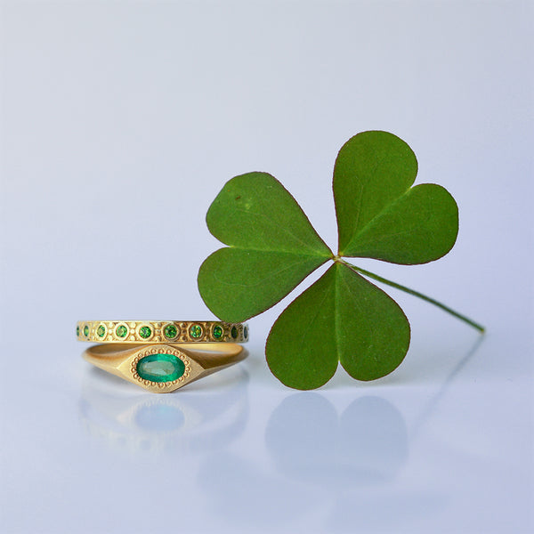 Oval eye ring - 18k solid gold & Emerald
