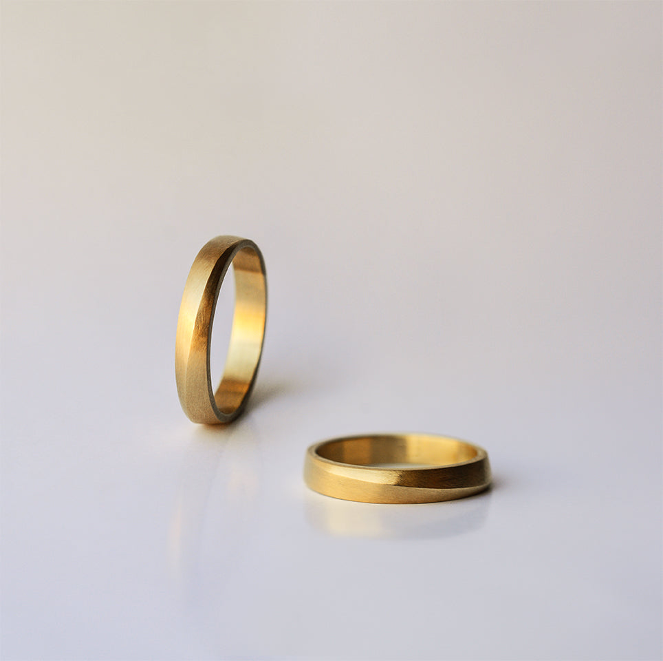 Spiral wide Wedding Ring - 18k solid gold