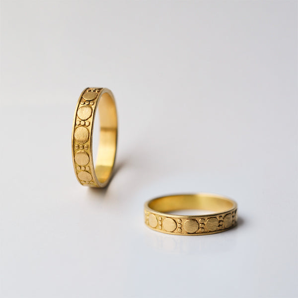 Decorated Wedding Ring - 18k solid gold