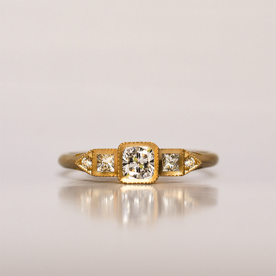 Cushion Diamond Ring - 18k solid gold & Diamondss