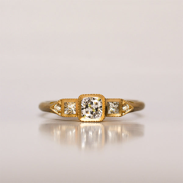 Cushion Diamond Ring - 18k solid gold & Diamondss