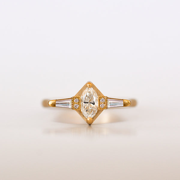White Dragonfly ring - 18k gold & diamonds