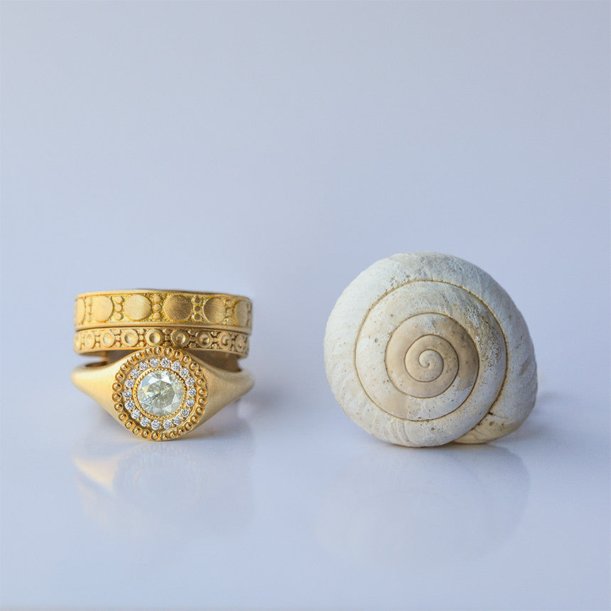 Icy Diamond Ring - 18k solid gold