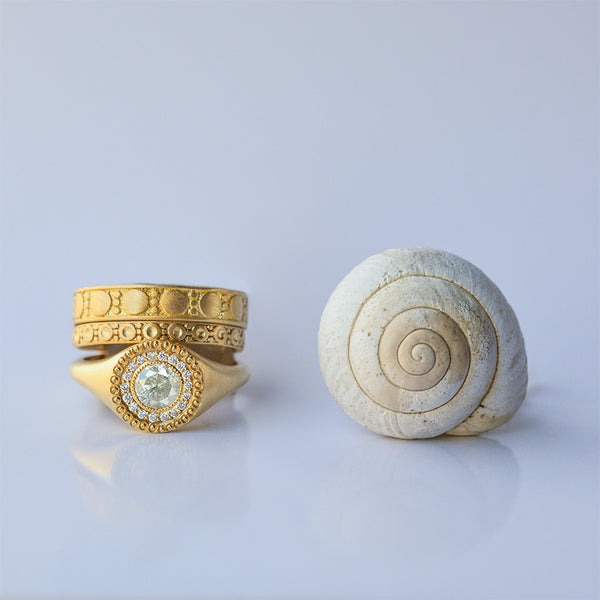 Icy Diamond Ring - 18k solid gold