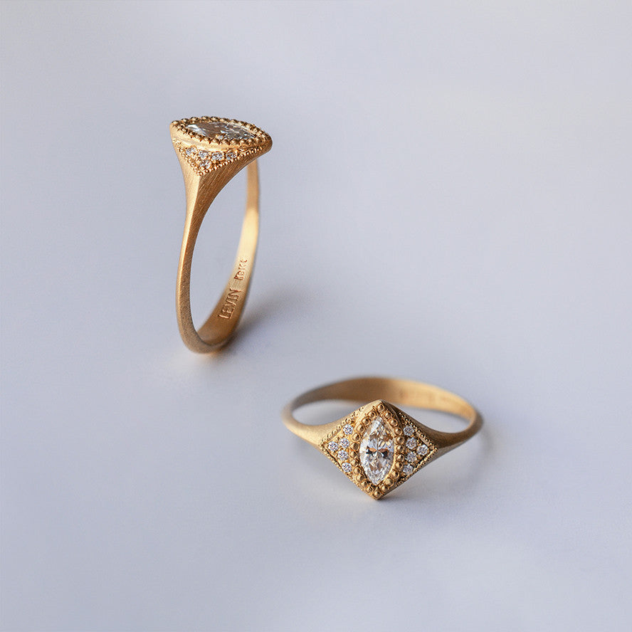White Lotus Ring - 18k gold & Marquise Diamond