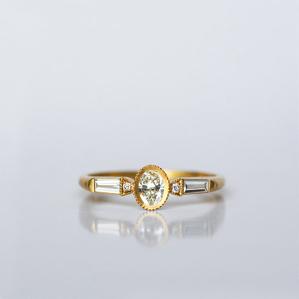 Oval Taper Ring - 18k gold & Diamonds