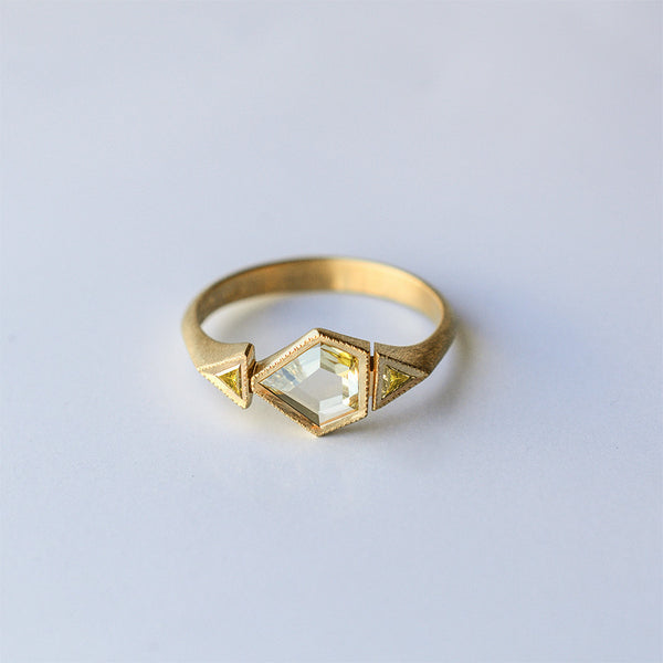 Pentagon Ring - 18k gold & Diamonds
