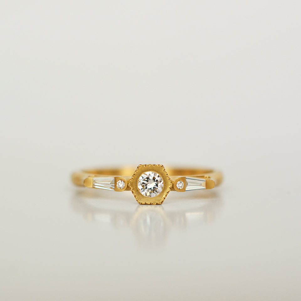 Hexagon Taper Ring - 18k gold & Diamonds