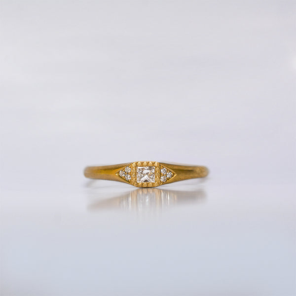 Princess ring - 18k solid gold & diamonds