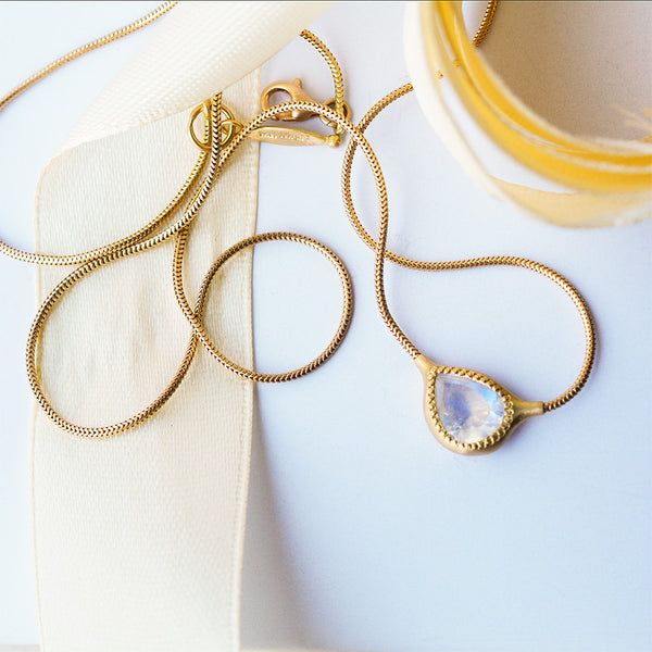 Drop necklace - 18k gold & Moonstone