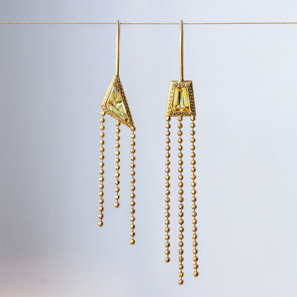 Asymmetric earrings - 18k solid gold & Yellow Sapphire.