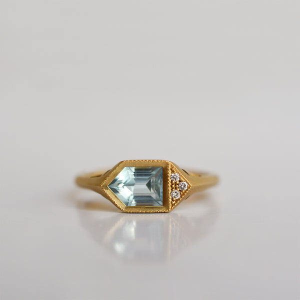 Fancy Baguette Ring - 18k gold & Sky Topaz