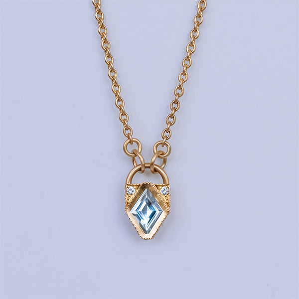 Arrowhead necklace - 18k solid gold & Sky topaz