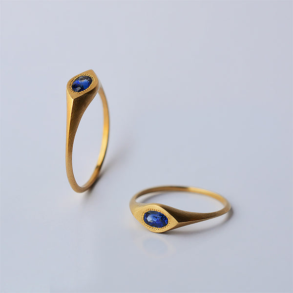 Oval eye ring - 18k solid gold & Sapphire