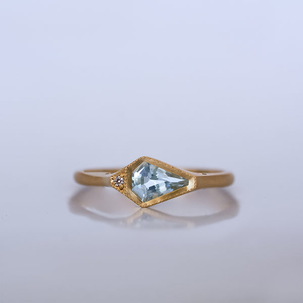 Pentagon Ring - 18k gold & Sky Topaz