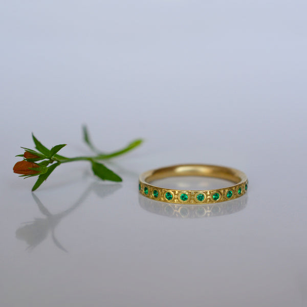 Band Ring - 18k solid gold & Emerald