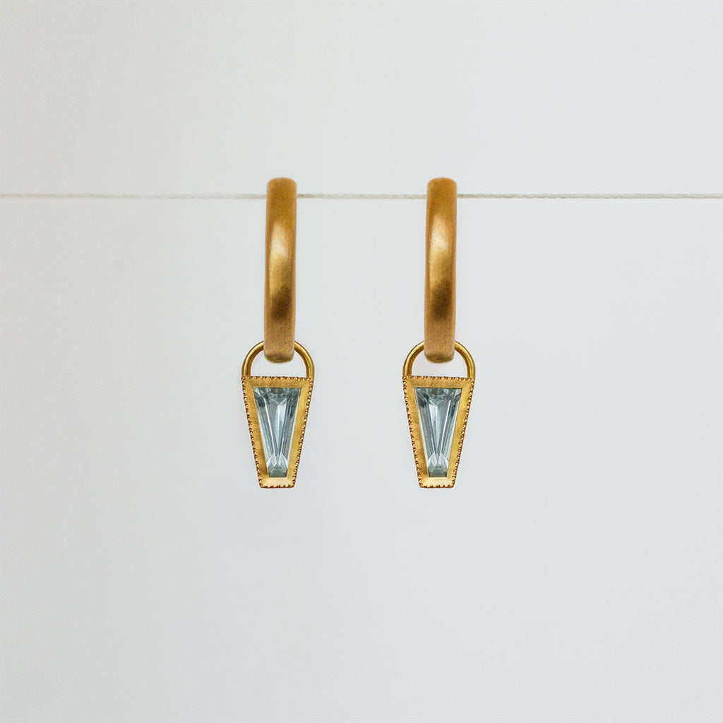 Taper earrings - 18k solid gold & Sky Topaz