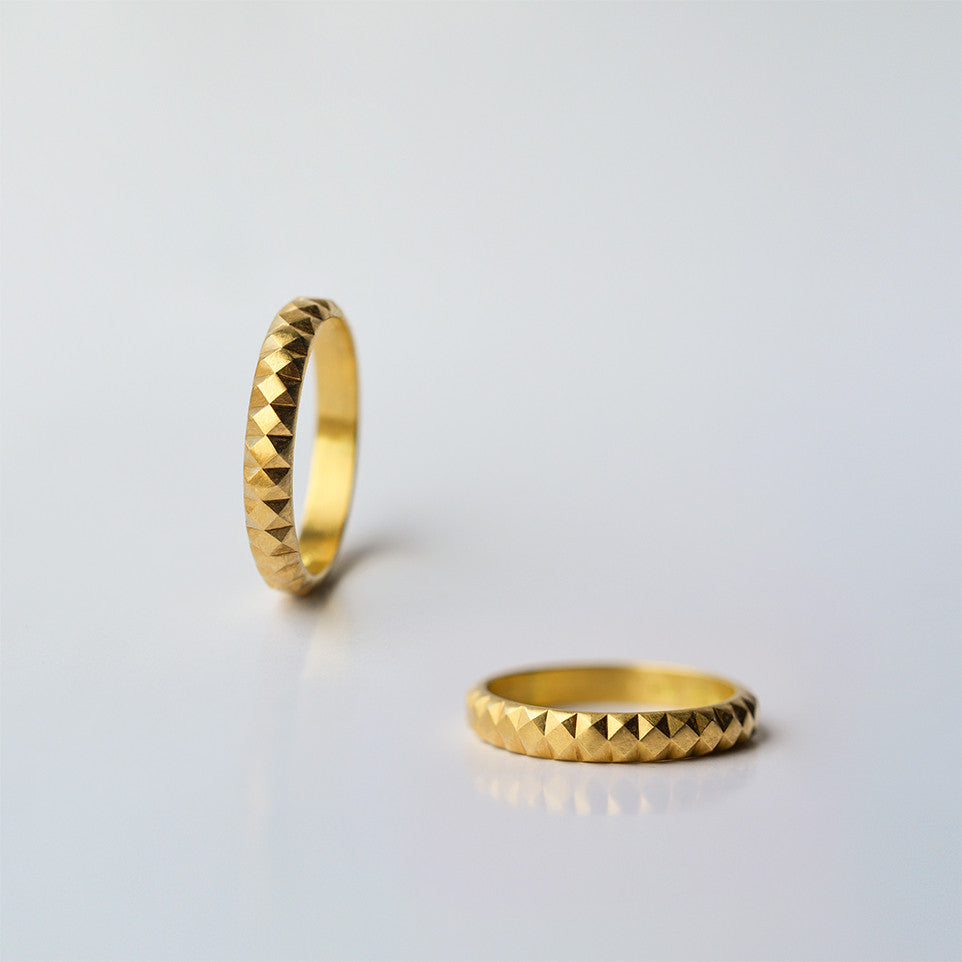 Pyramids Wedding Ring - solid gold