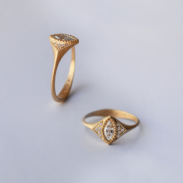 White Lotus Ring - 18k gold & Marquise Diamond