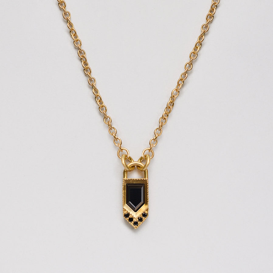 Black Flag necklace - 18k solid gold & Onyx