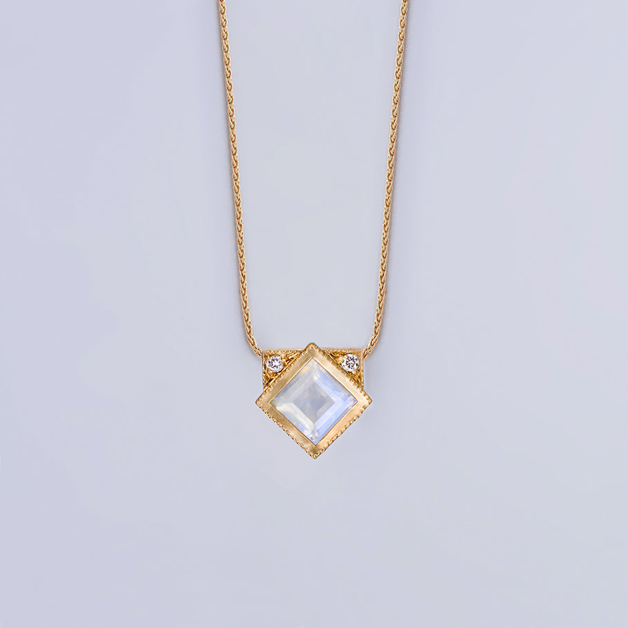 Temple necklace - 18k solid gold & Moonstone