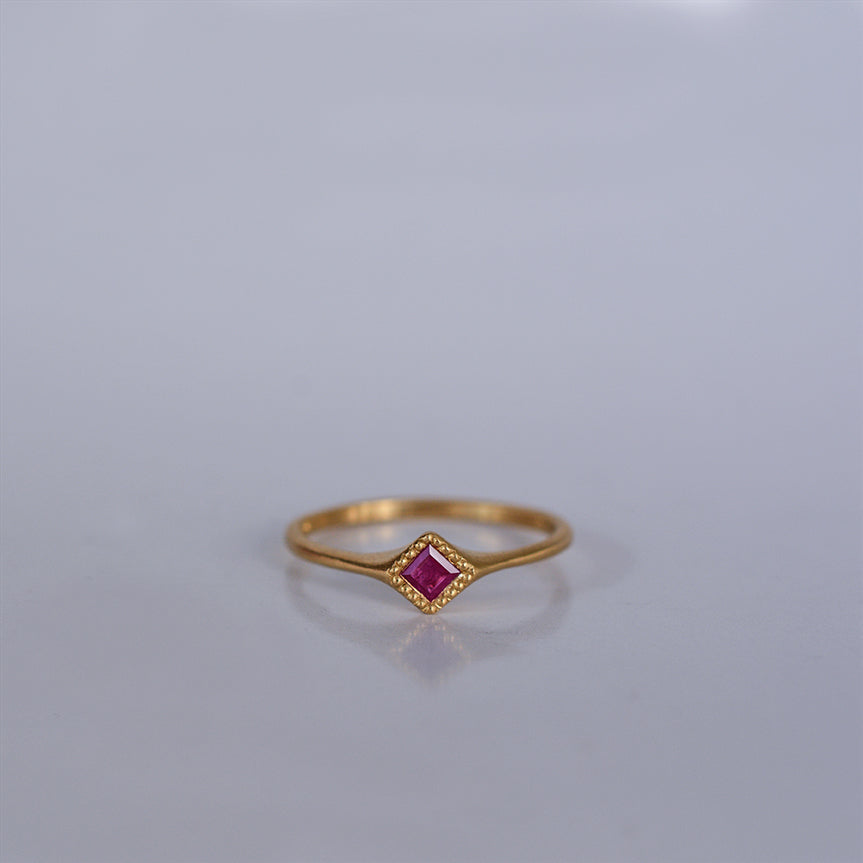 Rhombus ring - 18k solid gold & Ruby